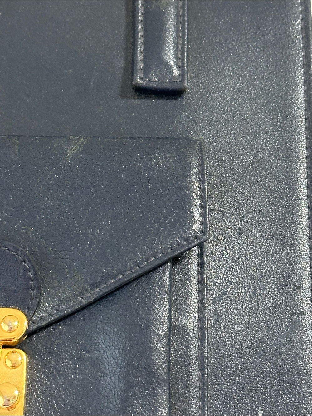Vintage Leather navy blue bag from the 1970’s gold hardware. - Picture 10 of 15